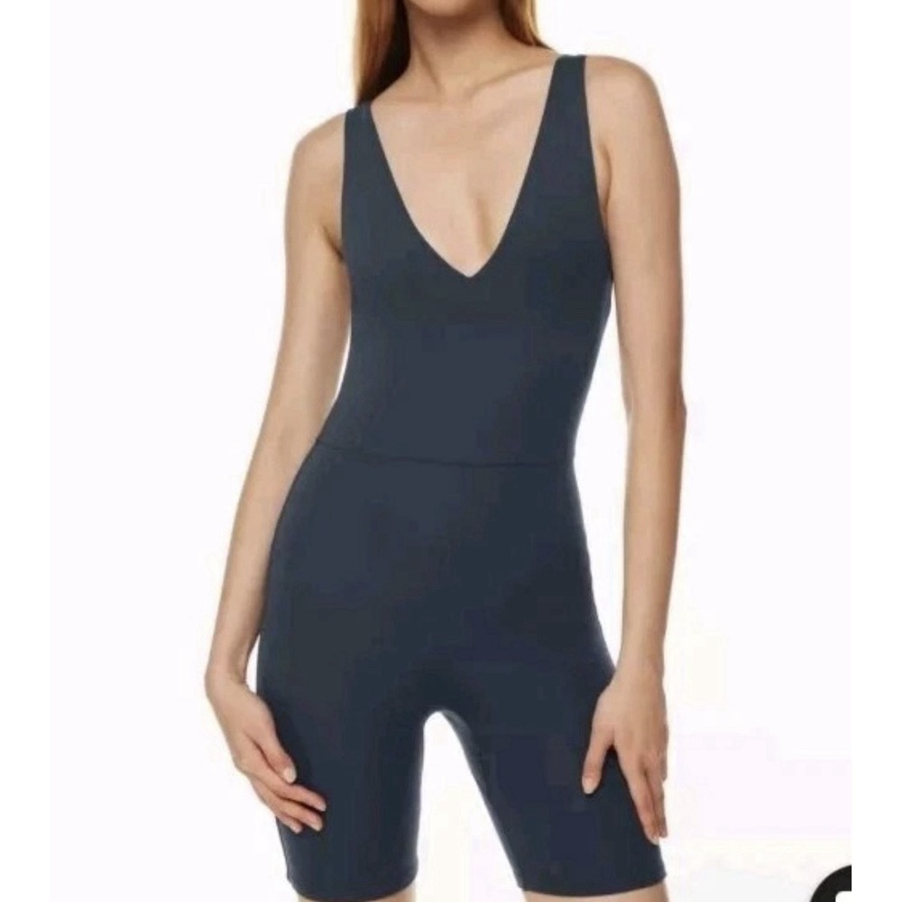 Aritzia Babaton Women's Large Contour V-Neck Romper Sleeveless Bodysuit Shorts